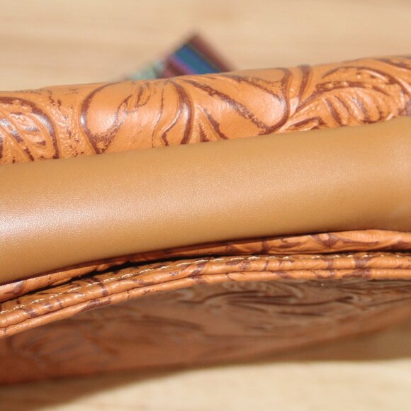 SMALL GUN TOTE'N MAMAS CONCEALED WEAPON CROSS BAG - EMBOSSED - Picture 7 of 7